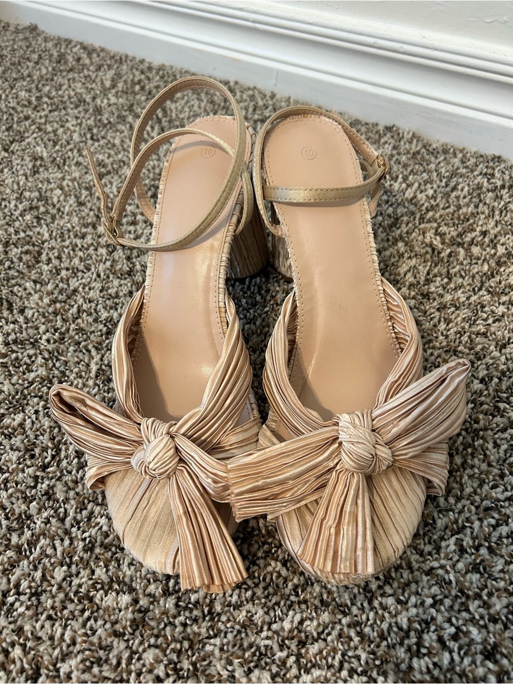 Women’s Strappy Knot Front Block Heel Sandals in Beige